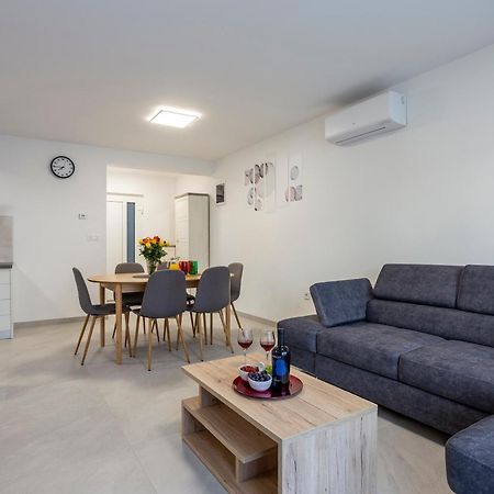 City Apartments Silver Pula Dış mekan fotoğraf