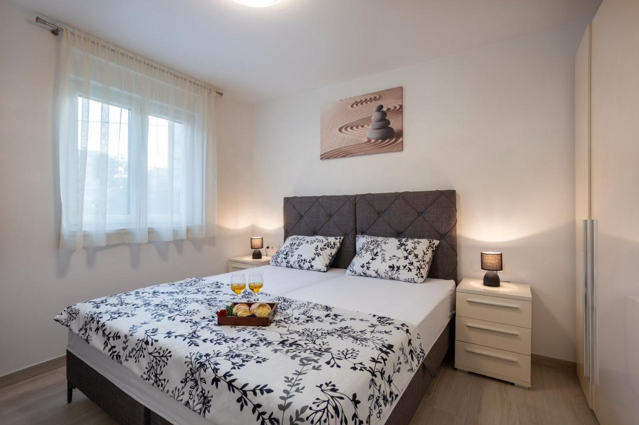 City Apartments Silver Pula Dış mekan fotoğraf